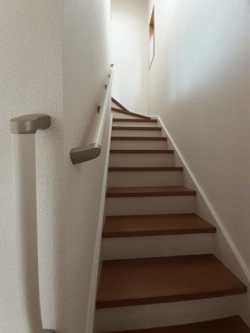 熊本市南区白藤１丁目の中古一戸建のその他|階段
