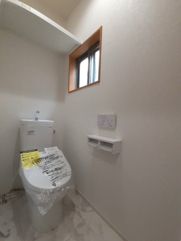 熊本市南区白藤１丁目の中古一戸建のトイレ|2階トイレ