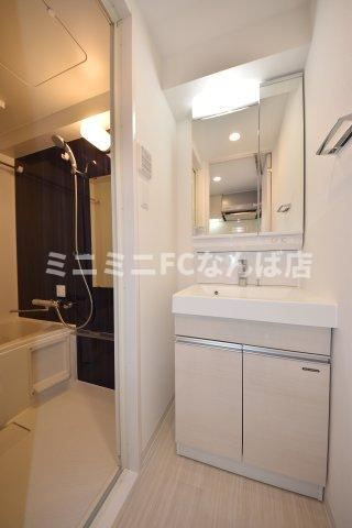ファーストステージ江戸堀パークサイドの独立洗面台