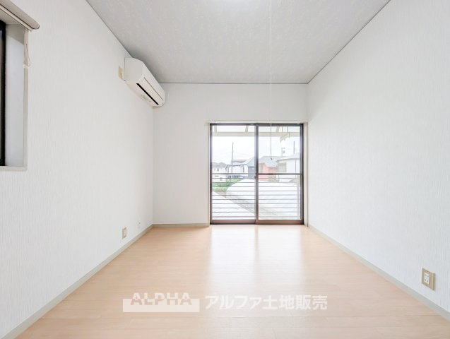立川市栄町2丁目　中古戸建　【全1棟】の洋室|【smart room】
◆機能性を備えた空間◆シンプルな形状で家具配置がしやすく、生活スタイルに合わせた使い方が可能。日常に取り入れやすい洋室です。