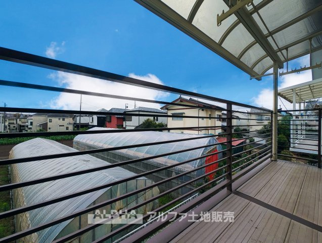 立川市栄町2丁目　中古戸建　【全1棟】のバルコニー|【Balcony】◆バルコニー◆日当たりの良いバルコニーは、洗濯物がよく乾くだけでなく、外の空気を感じながらひと息つける場所。暮らしに心地よい余白をもたらします。