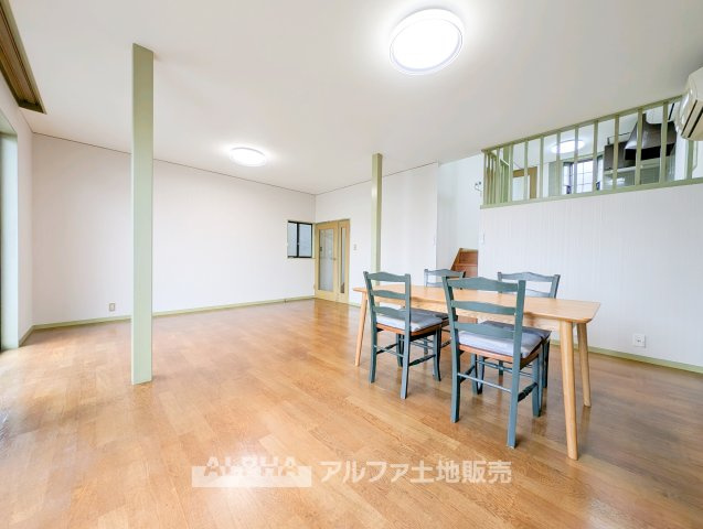 立川市栄町2丁目　中古戸建　【全1棟】の居間・リビング|【Gathering Place】
◆人を招きたくなる◆
友人とのホームパーティーや、ご親族との食事会など、大切な人と過ごす時間をより心地よく演出するリビングです。
