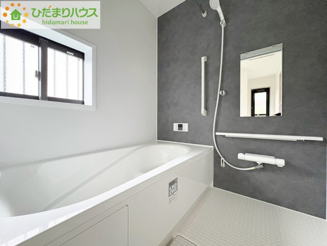 ひたちなか市釈迦町　新築戸建の浴室|"何歳まで一緒に入ってくれるだろうか・・・。
広いお風呂は、お子様と一緒に入るバスタイムがより楽しくなります。"