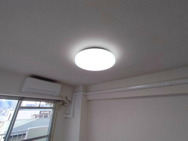 室内照明２基あり♪