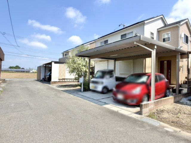 【中古戸建】邑楽郡大泉町大字古海の外観|■外観｜住宅街の中でも圧迫感が少なく、のびのびとした暮らしが叶う立地となっています。