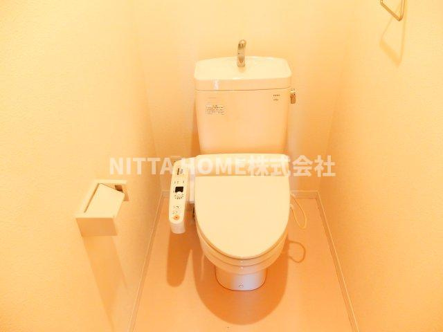 オレンジアイビー・柏原	のトイレ|温水洗浄機能付きのトイレになります◎