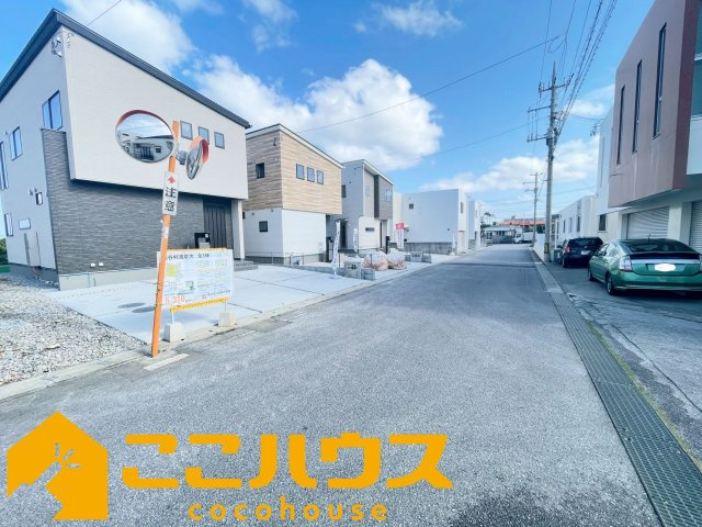 中頭郡読谷村渡慶次2期　一戸建て　3号棟の前面道路含む現地写真|前面道路広々♪車の出し入れがしやすい住まい(^^)☆