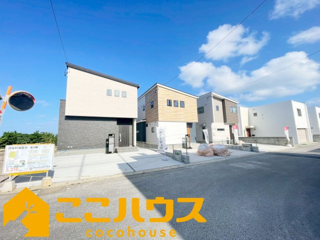 中頭郡読谷村渡慶次2期　一戸建て　3号棟の前面道路含む現地写真|前面道路広々♪車の出し入れがしやすい住まい(^^)☆