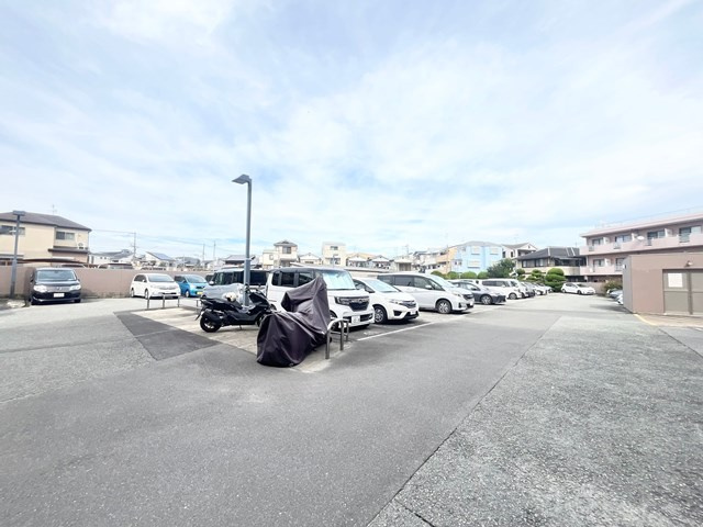 【駐車場】 | イトーピア東千里 | サイトに掲載されていない箇所の写真、撮影してお届けさせて頂きます！気になる物件で、見たい部分の画像が無い場合は、弊社スタッフまでご連絡下さいませ。お客様の気になる箇所を、カメラにて撮影して参ります！