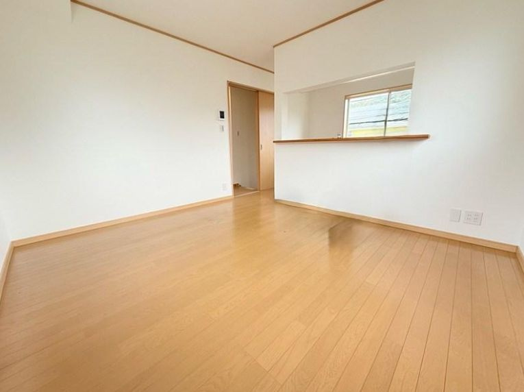 大磯町東小磯　中古戸建の居間・リビング|リビングです