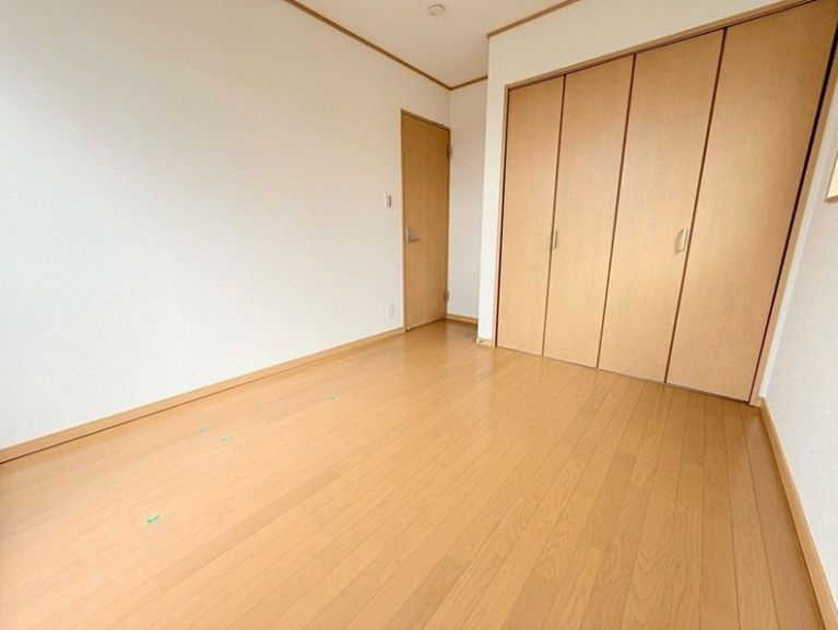 大磯町東小磯　中古戸建の洋室|使い勝手のいい洋室です