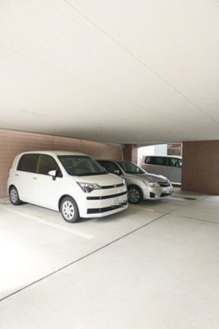 アクシス呼続の駐車場