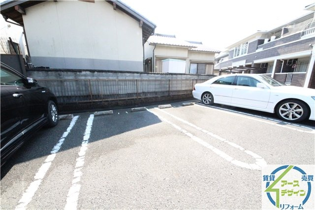 サン・フェルメール壱番館の駐車場