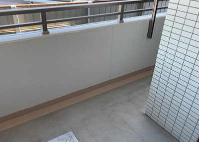 【バルコニー】 | クオンタム南町田 | バルコニーは、室外の専用スペースのうち、「屋根がなく開放された空間」であるものを指します。ベランダより広いタイプのものが多く、日当たりもよいため家庭菜園などを楽しみたい人にとって適した環境となります。