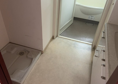 【脱衣所】 | クオンタム南町田 | 洗面脱衣所は「体を綺麗に整える場所」という目的と役割を持っています。そして便利で使い勝手のいい「体を綺麗に整える場所」にするためには、配置や動線、照明や収納計画をしっかりと検討しておく必要があります。