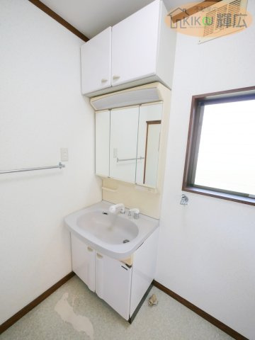 明石市魚住町金ケ崎　中古戸建の独立洗面台