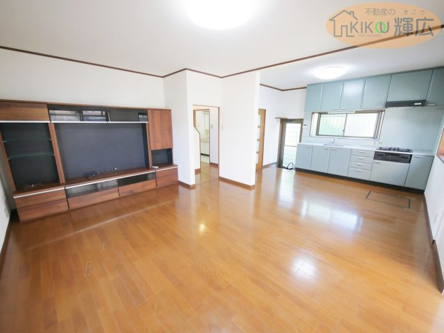 明石市魚住町金ケ崎　中古戸建の居間・リビング