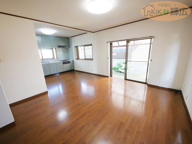 明石市魚住町金ケ崎　中古戸建の居間・リビング