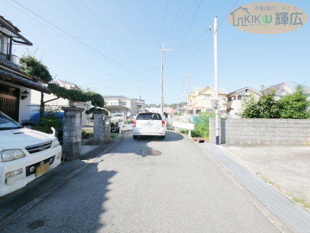 明石市魚住町金ケ崎　中古戸建の前面道路含む現地写真