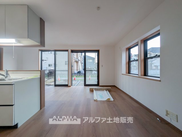 立川市若葉町3丁目　中古戸建　全1棟の外観|【clear the mind】◆暮らしが整う空間◆
ゆとりのある住空間と、どこか安心感のある佇まい。
ここで過ごす日々が、自分たちらしい暮らしへと自然に導いてくれる。