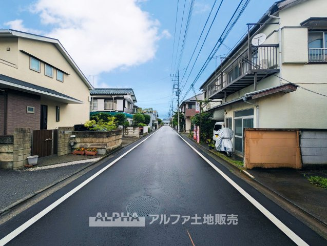 立川市若葉町3丁目　中古戸建　全1棟の前面道路含む現地写真|【A warm space】◆心がほどける場所◆
ゆとりある空間が、日常に静かな余白をつくる住まい。人を迎えることが自然になり、暮らしのリズムも穏やかに整っていく。