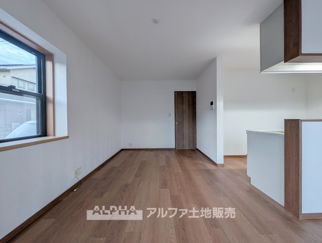 立川市若葉町3丁目　中古戸建　全1棟の外観|【Gentle Time】◆やさしい時間が流れる場所◆
包み込むような空間が、日々の緊張をそっと解く。ここで過ごすうちに、時間も人との関係も、心地よく変化していく。