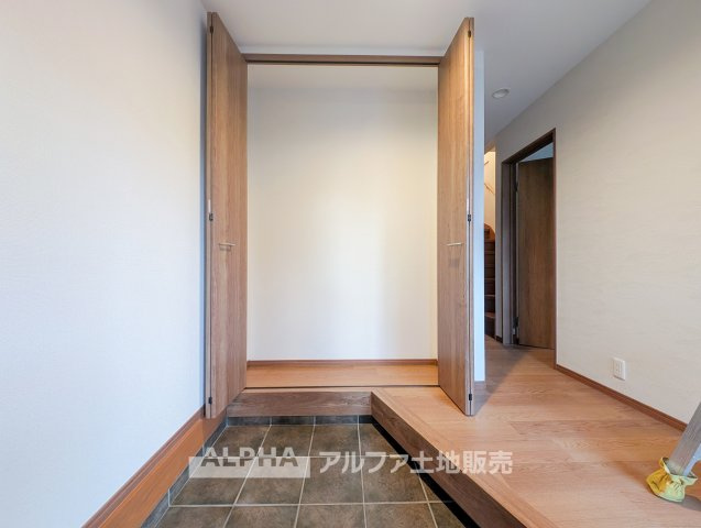 立川市若葉町3丁目　中古戸建　全1棟の前面道路含む現地写真|【Soft Horizon】
◆空とつながる暮らし◆
広がる景色が、心の視界までひらいてくれる。過ごすほどに、毎日の一瞬一瞬が大切に感じられる住まい。