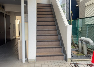 【その他共用部分】 | スカイコート橋本 | 共用部分は、一棟の建物に住む区分所有者全員が共同で所有するとし、共用部分の管理、補修などは、区分所有者で形成される管理組合が行います。個人の判断で勝手に変更することはできませんので覚えておきましょう。