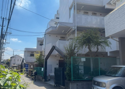 【外観】 | スカイコート橋本 | マンションの外観は非常に重要なポイントです！外観の善し悪しは資産価値に大きな影響を与えます。外観のいいマンションを購入することで、高値で売却がしやすく、買い手が見つかりやすいというメリットがあります。