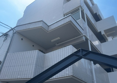 【駐輪場】 | スカイコート橋本 | マンションの駐輪場は、事前に空きがあるか確認を取ると安心です。せっかく入居したのに駐輪スペースがない！なんてことになったら大変ですよね。そこで、内見時や購入前にはまず事前に確認しておくと良いでしょう。