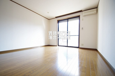 【居間・リビング】 | リーベボーヌング | 明るい広々としたお部屋♪