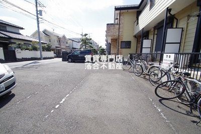 【駐車場】 | リーベボーヌング | 敷地内駐車場・駐輪場完備