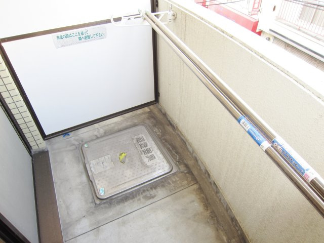 山根ビル柳ヶ丘のバルコニー