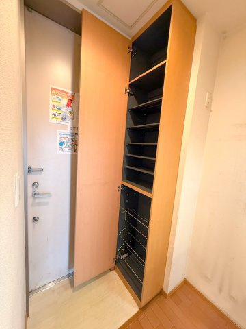 ＩＢＩＳ　ＣＯＵＲＴの玄関