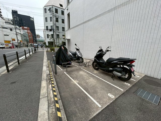 ドゥーエ立売堀の駐車場