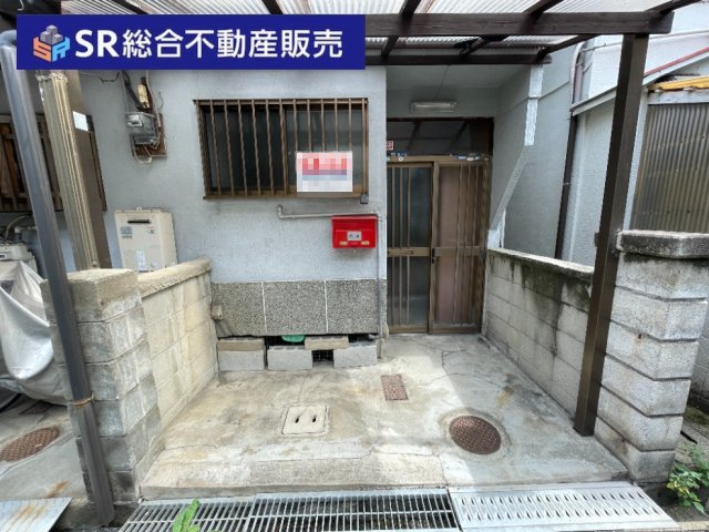 瓜生堂1丁目中古テラスハウスの玄関|弊社は中古戸建のご紹介、その後のリフォームのご提案、
賃貸物件のご紹介、すべてご対応可能です。
お客様にあったプランをご提案致します。
まずはお問合せ下さいませ。