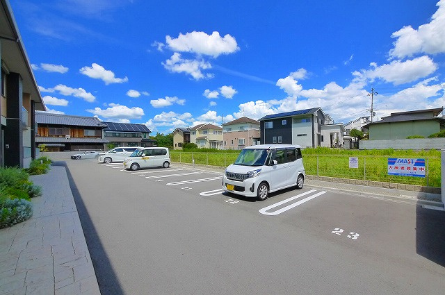 シャーメゾン宮ノ内の駐車場|駐車場完備です