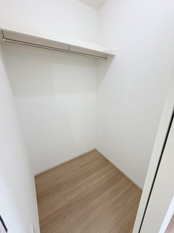 三郷市戸ケ崎1丁目　新築戸建　全4棟　3号棟の収納|お出かけグッズや掃除用具の収納に便利なリビングの収納です