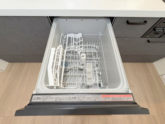 三郷市戸ケ崎1丁目　新築戸建　全4棟　3号棟のキッチン|家事の時短につながる食洗機完備