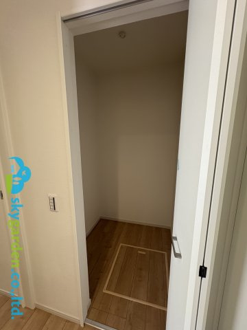 茅ヶ崎市十間坂２期　新築戸建　全３棟2号棟の収納|玄関ホールの収納１