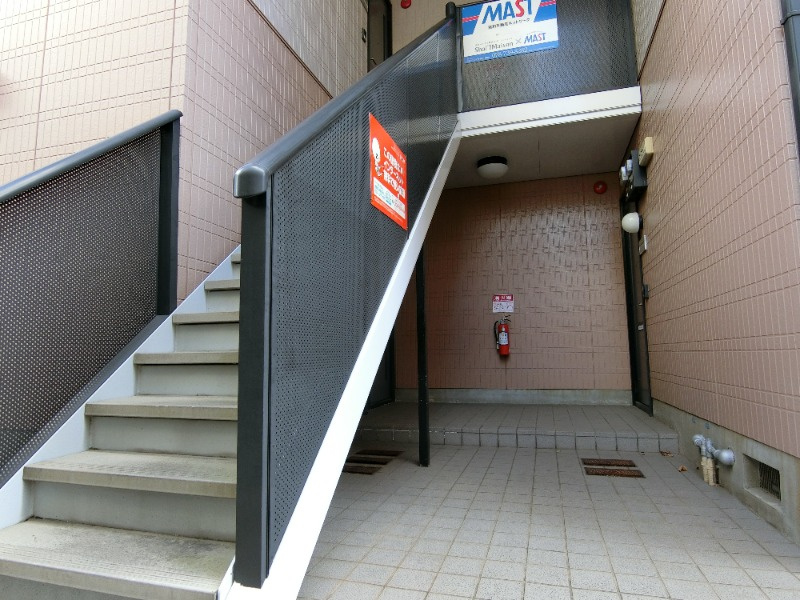 関守ハイツのエントランス