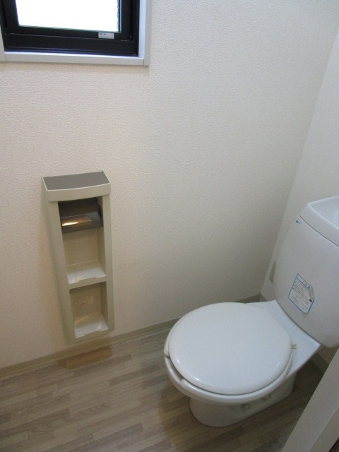 関守ハイツのトイレ|小窓あり