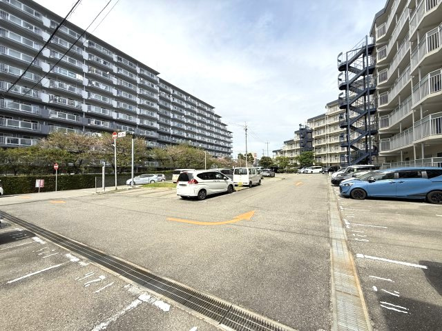 明石土山駅前スカイハイツB棟の駐車場