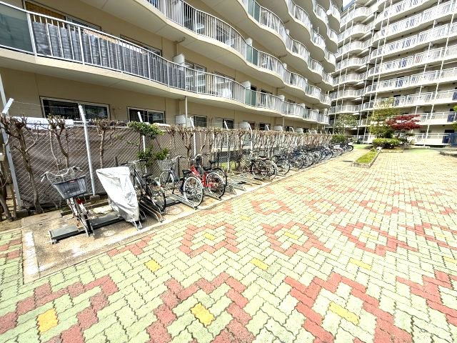 明石土山駅前スカイハイツB棟の駐輪場