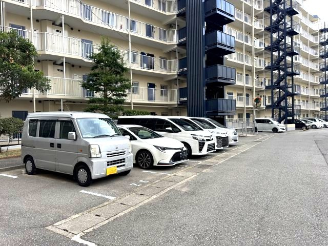 明石土山駅前スカイハイツB棟の駐車場