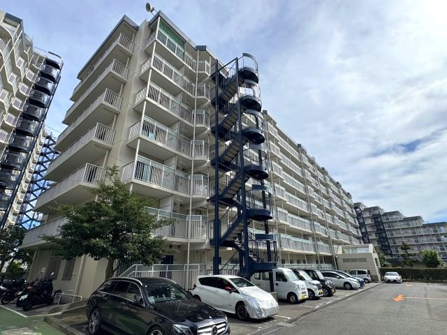 明石土山駅前スカイハイツB棟の外観