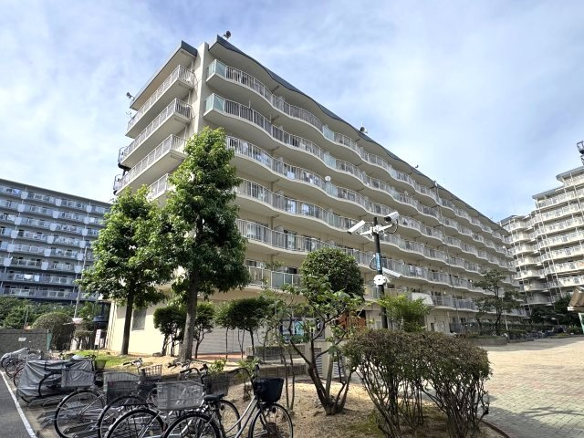 明石土山駅前スカイハイツB棟の外観
