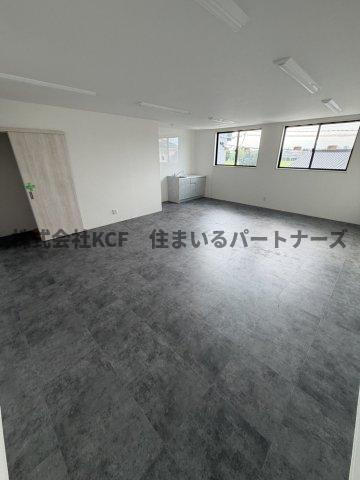 ガレージ事務所の洋室