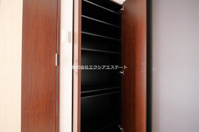 オルフェア上本町Ⅶ番館の玄関