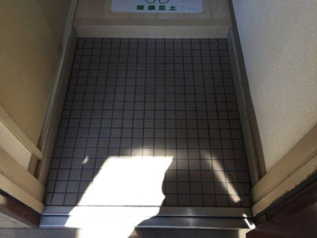 ヴェーネル滝沢の玄関